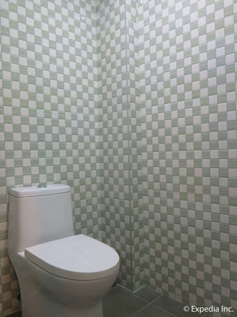 Royale House Hotel Davao powered by Cocotel