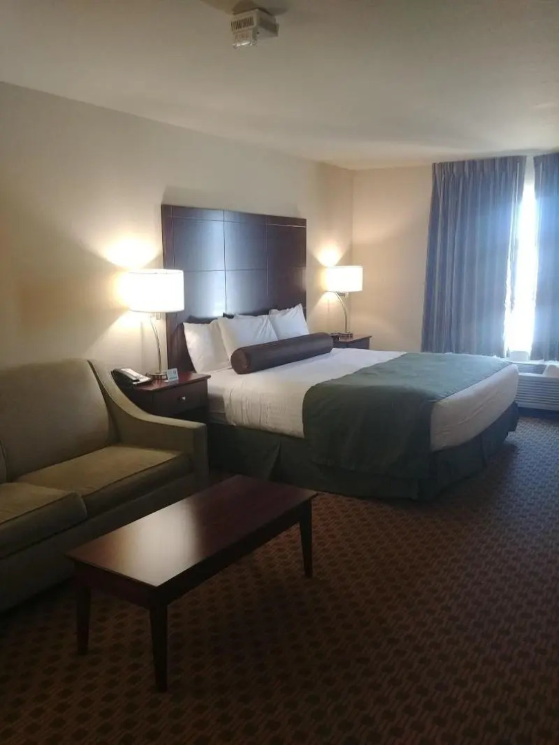 Cobblestone Hotel & Suites – Broken Bow