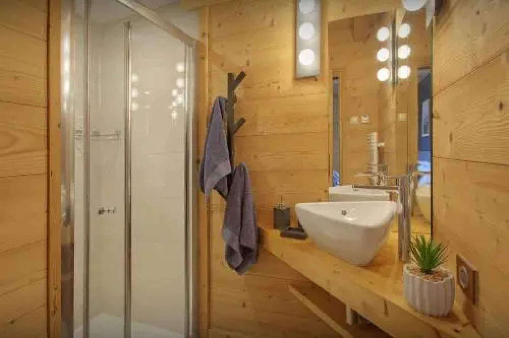 Chalet Parakima - OVO Network