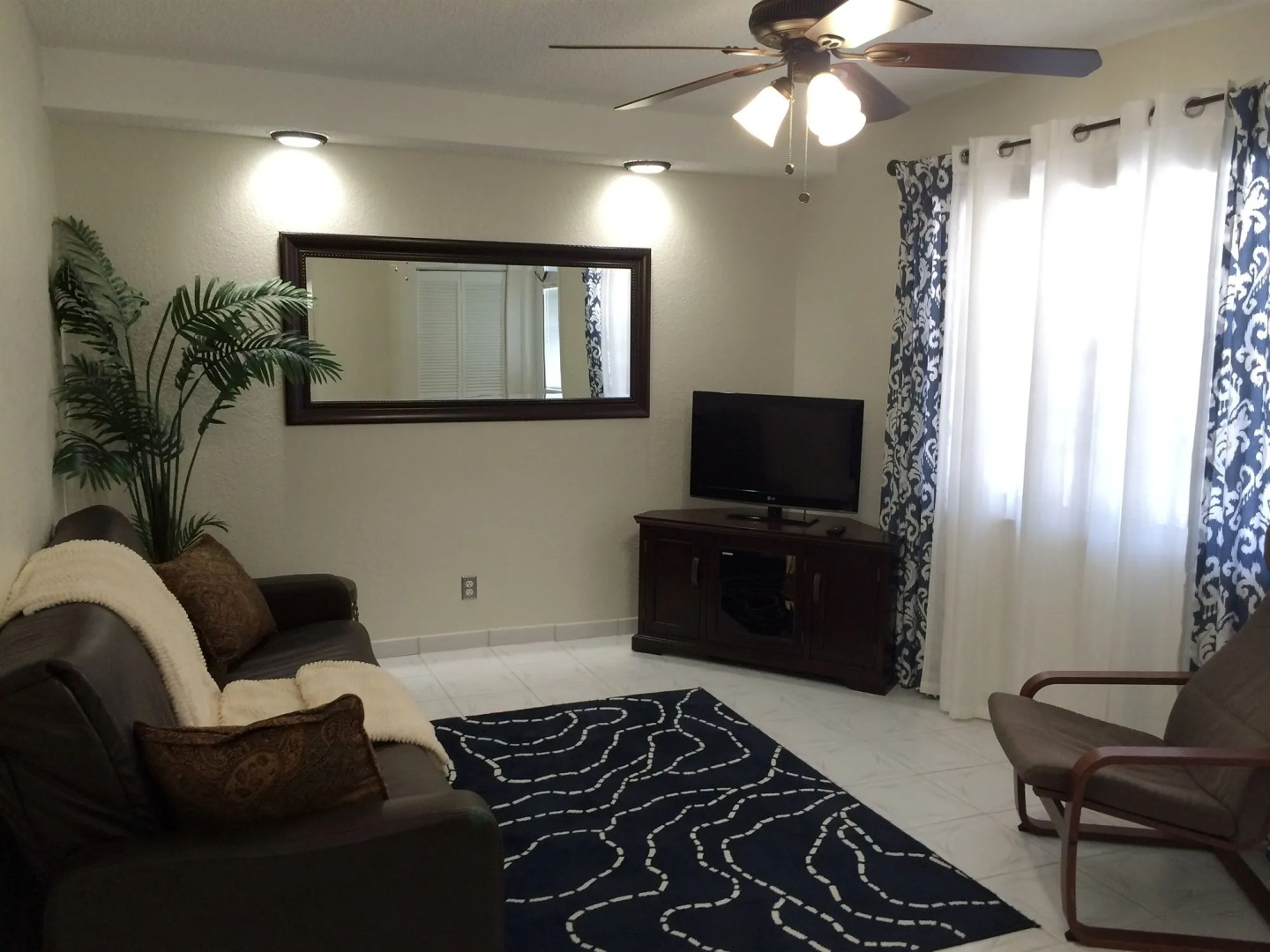 Hollywood by the Sea Hotel