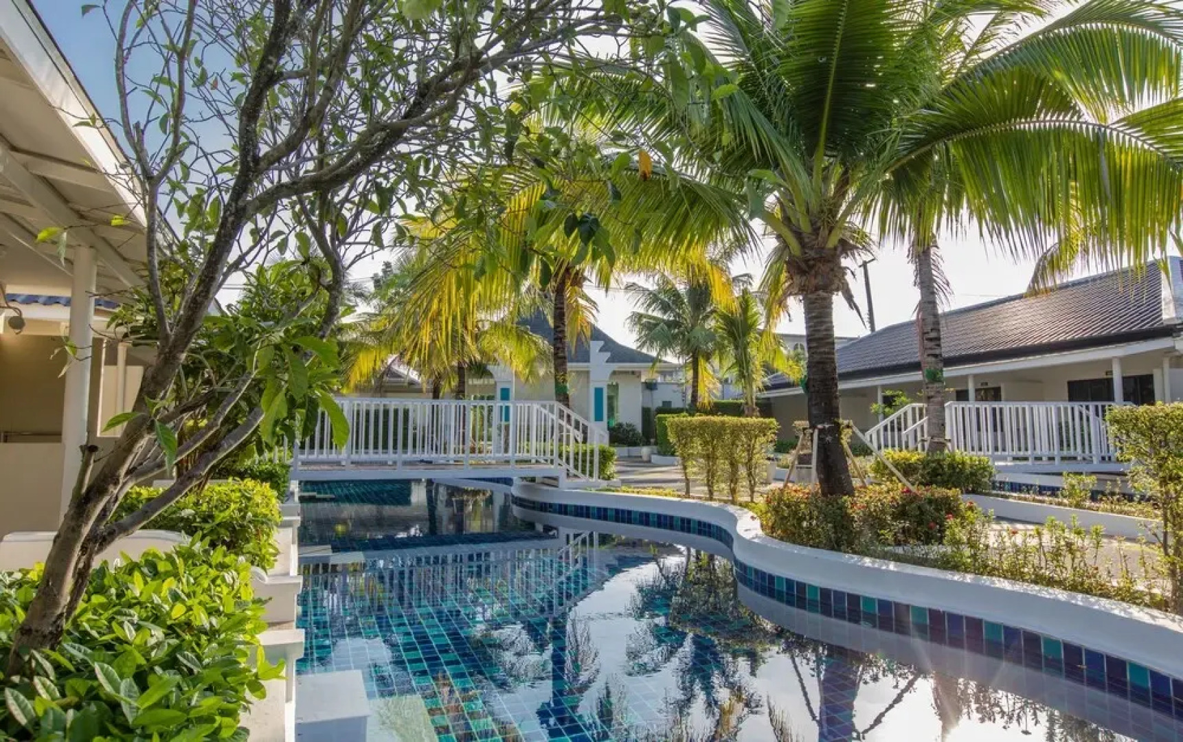 Blu Boat Pool Access Resort and Villas