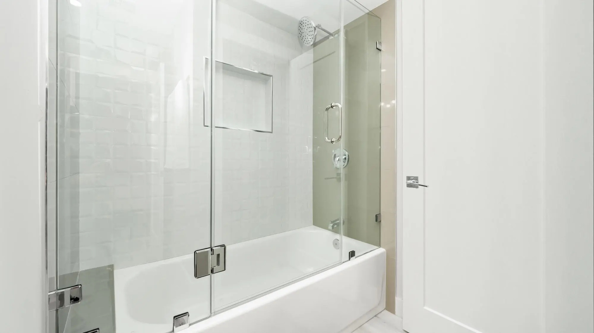 Heated Pool & Spa ensuite Villa