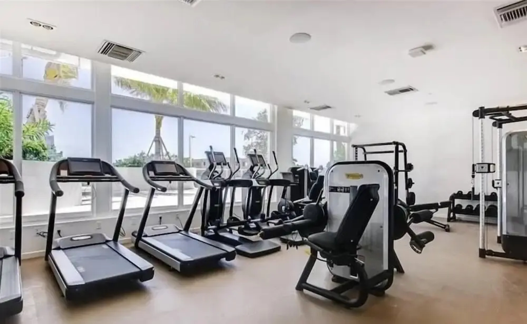 914 Tiffany House 1 Bedroom Condo by RedAwning