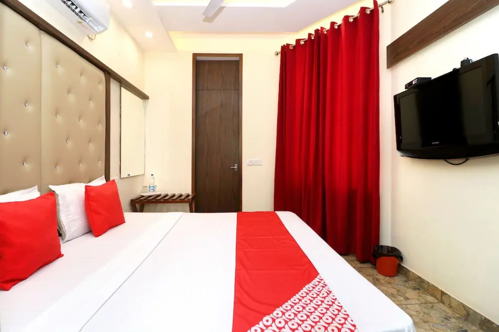 Hotel Jeevak by OYO Rooms