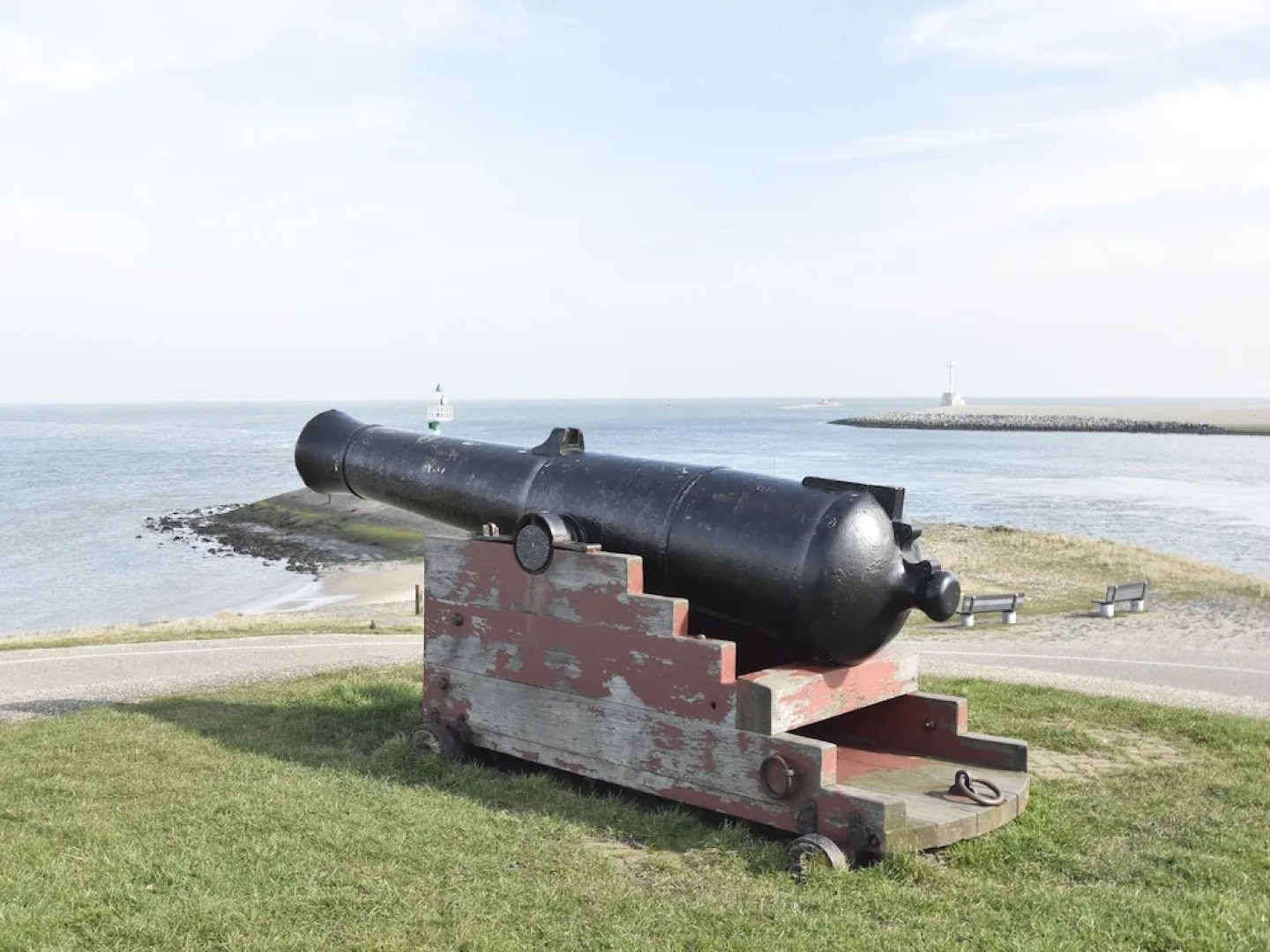 Holdiay Home in Den Helder with private terrace and garden