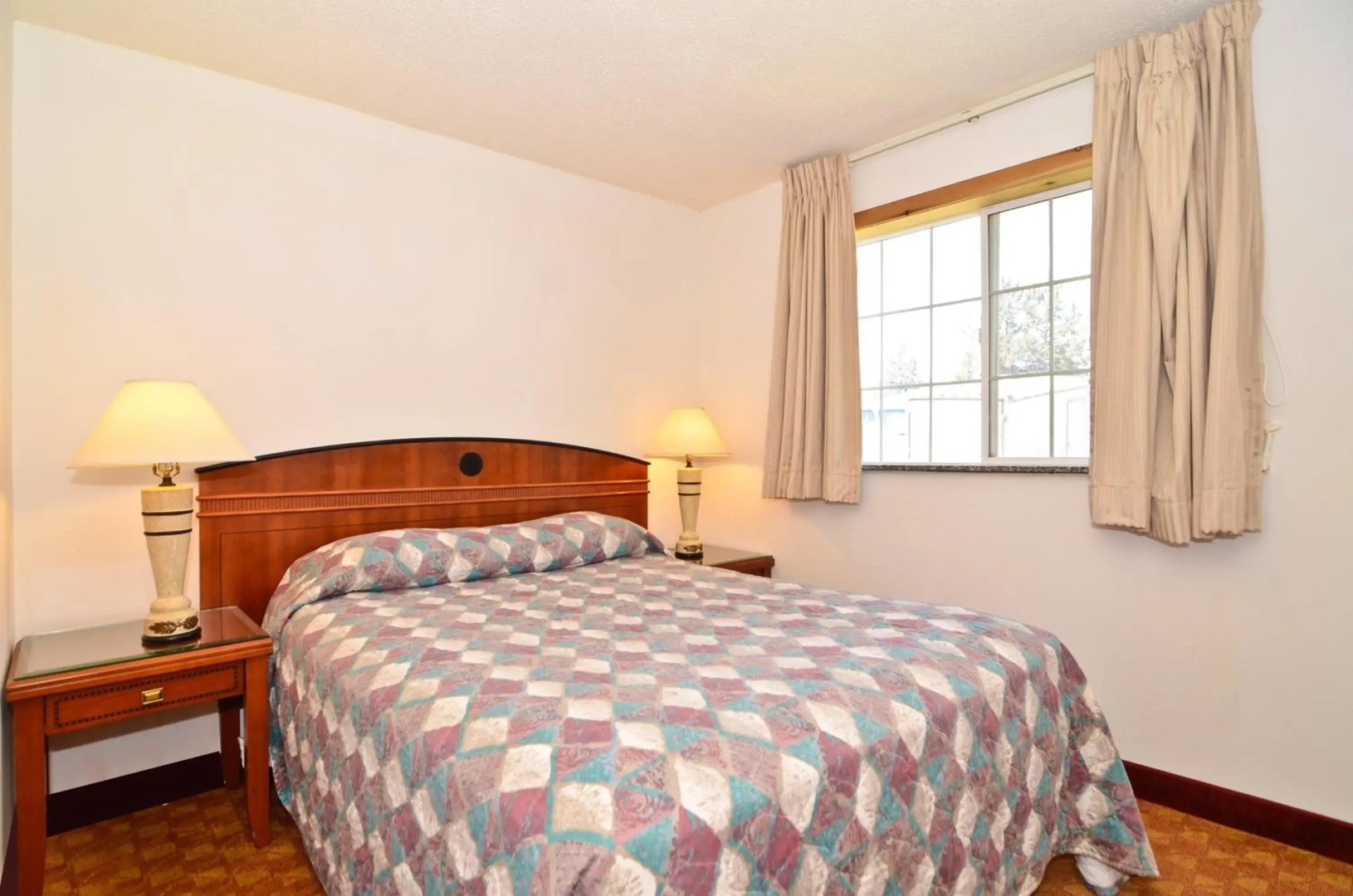 Econo Lodge Inn & Suites Madras