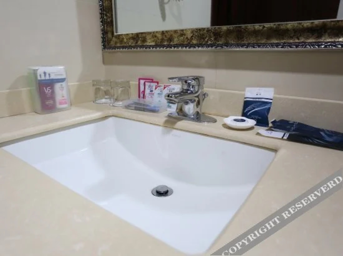 Qianbaidu Hotel (Changchun Jida South School Store)