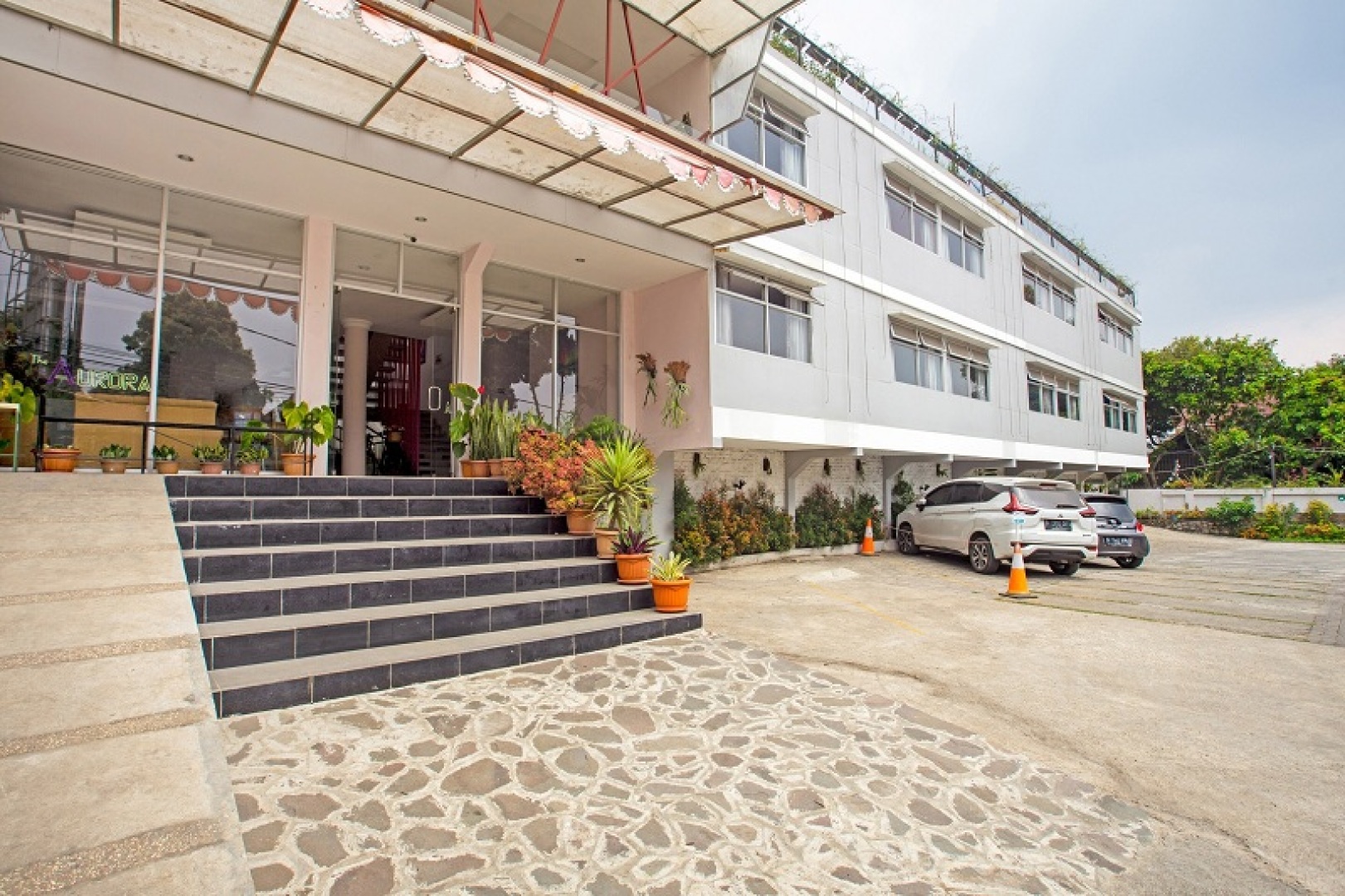 Collection O 3876 The Aurora Inn Lembang