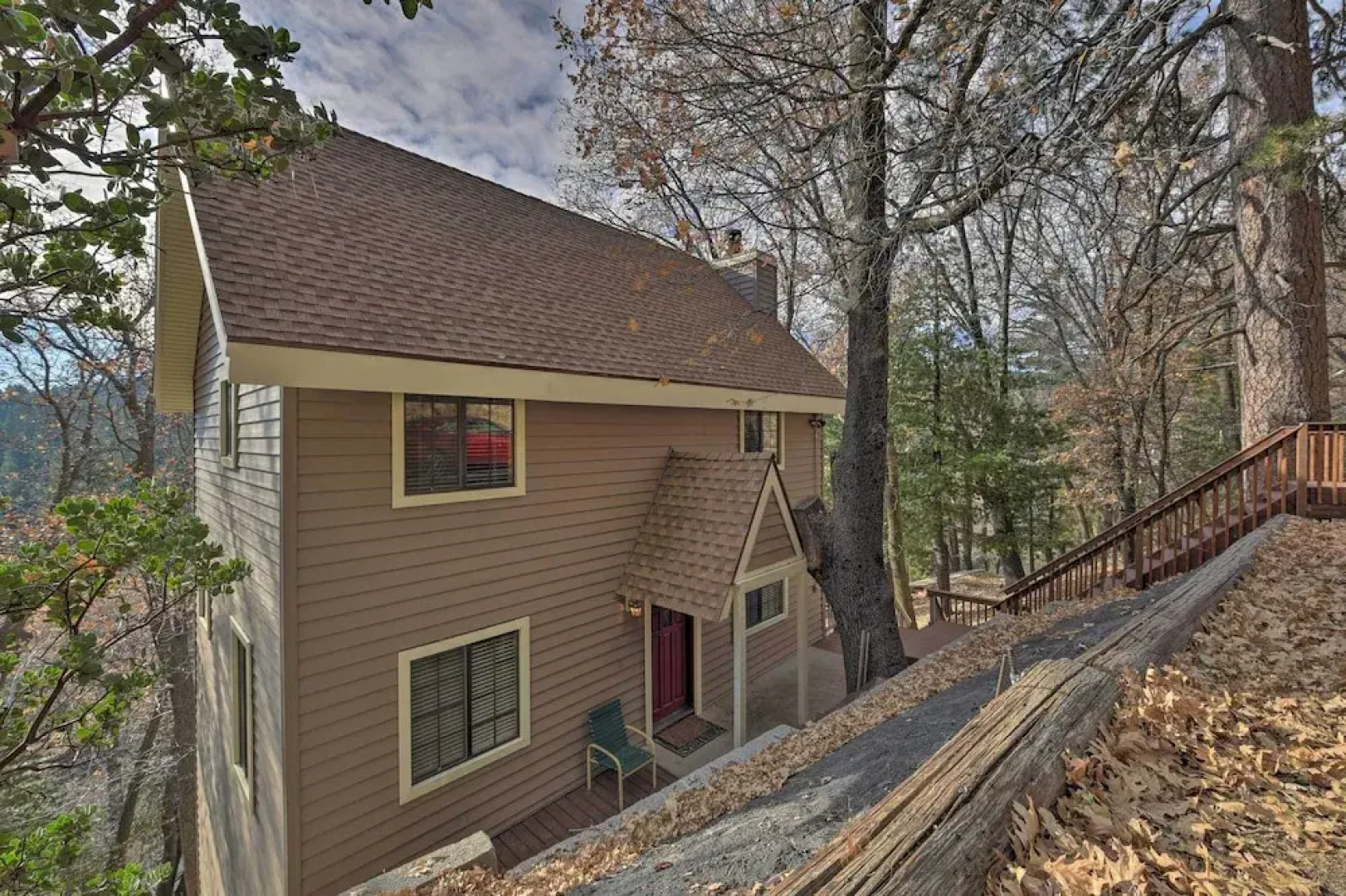 Mountainside Cabin w/ Deck - 16 Miles to Skiing!