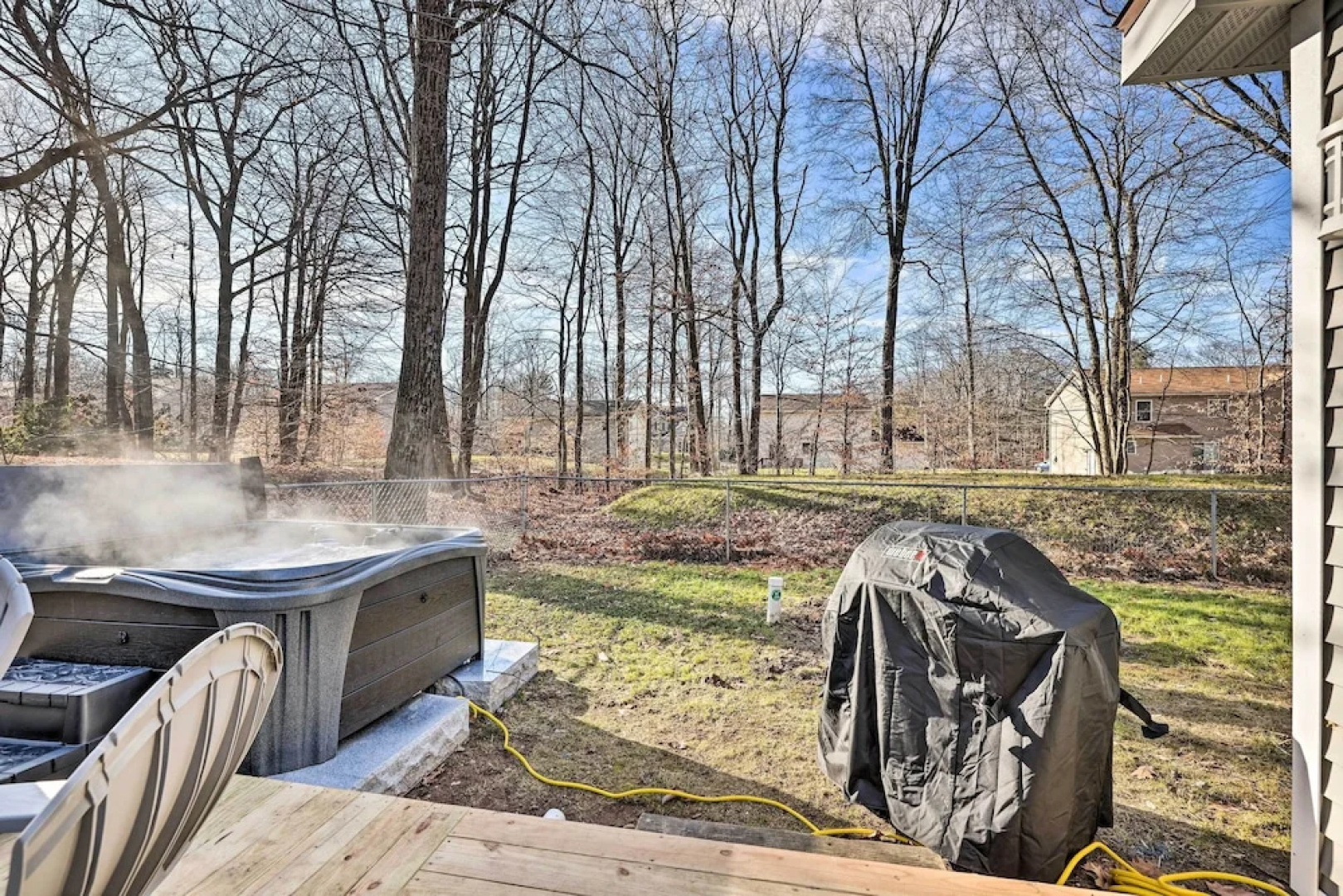 Hot Tub, Fire Pit & Game Room: Tobyhanna Home!