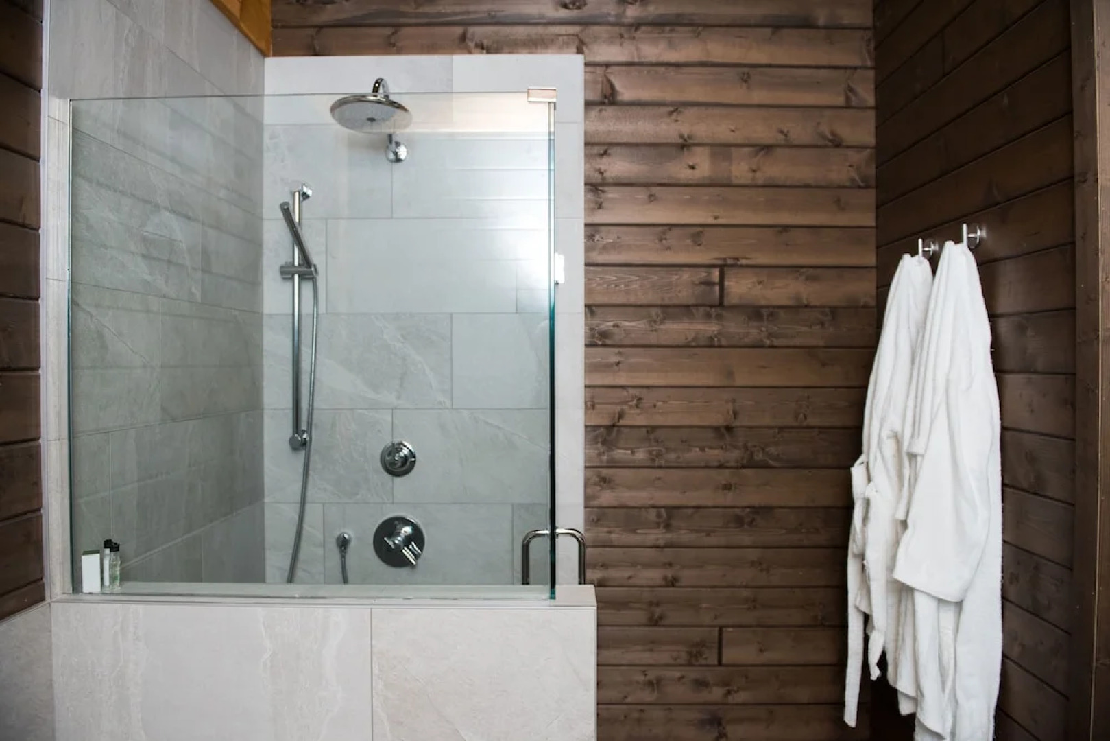 Rowena's Inn On The River