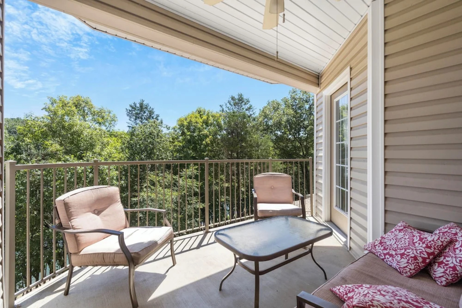 Serene Escape at Table Rock Lake