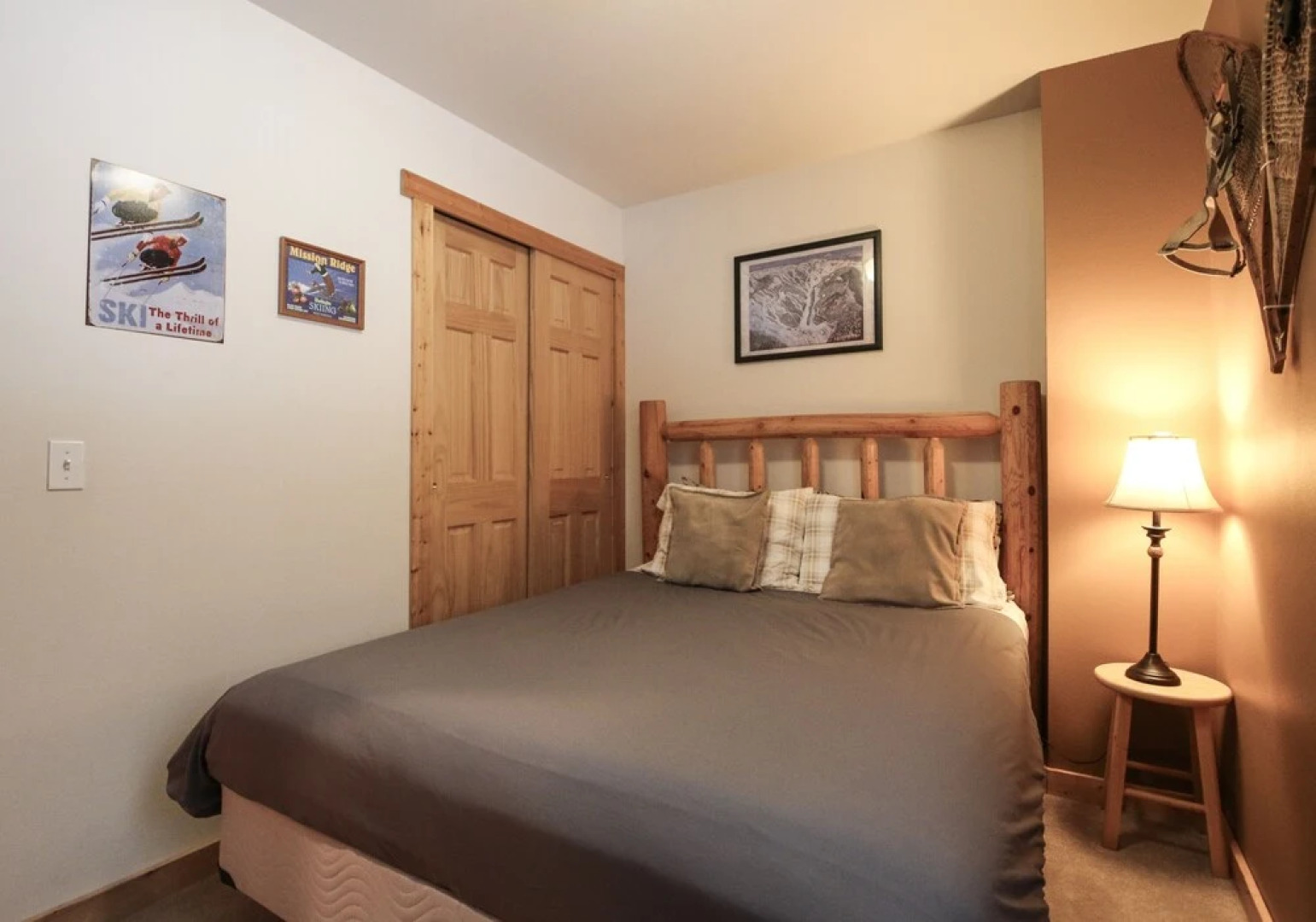 Cascades Adventure Cabin 2 Bedroom Home by NW Comfy Cabins by RedAwning