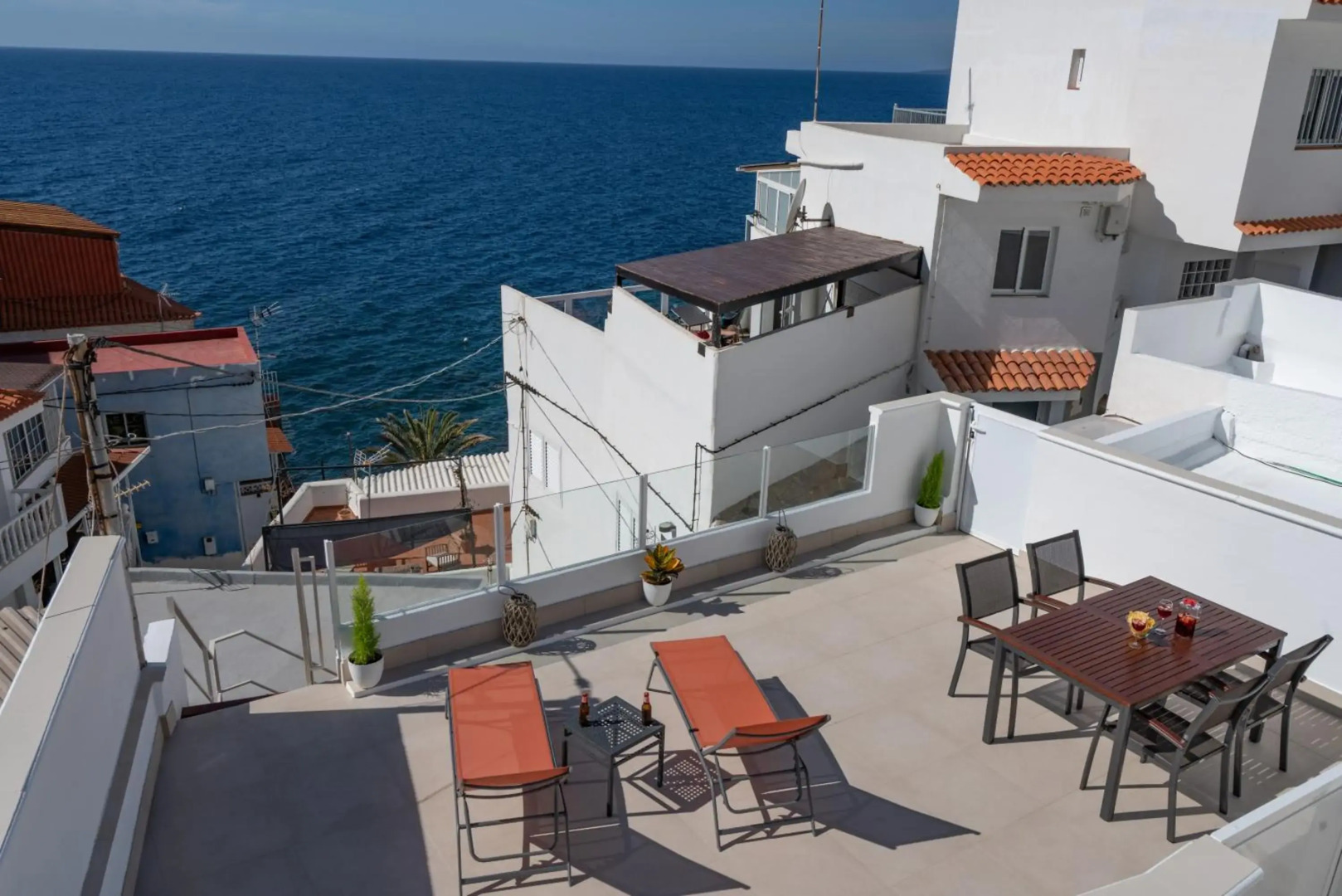 Spectacular Cave with two large terraces (70m2) by the sea