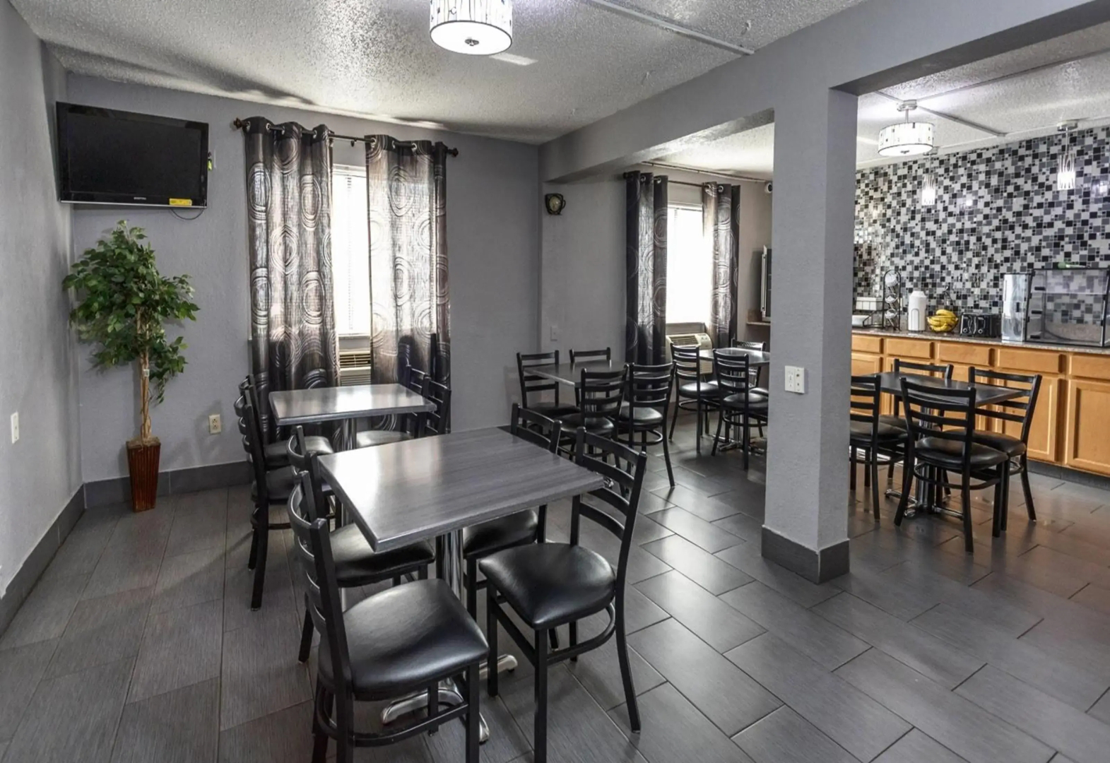 Travelodge by Wyndham Muskegon