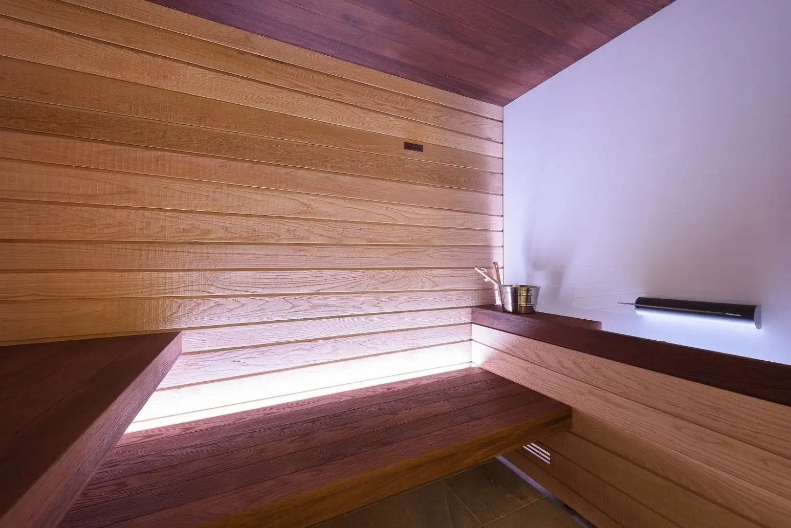 Bella Hotel & Restaurant