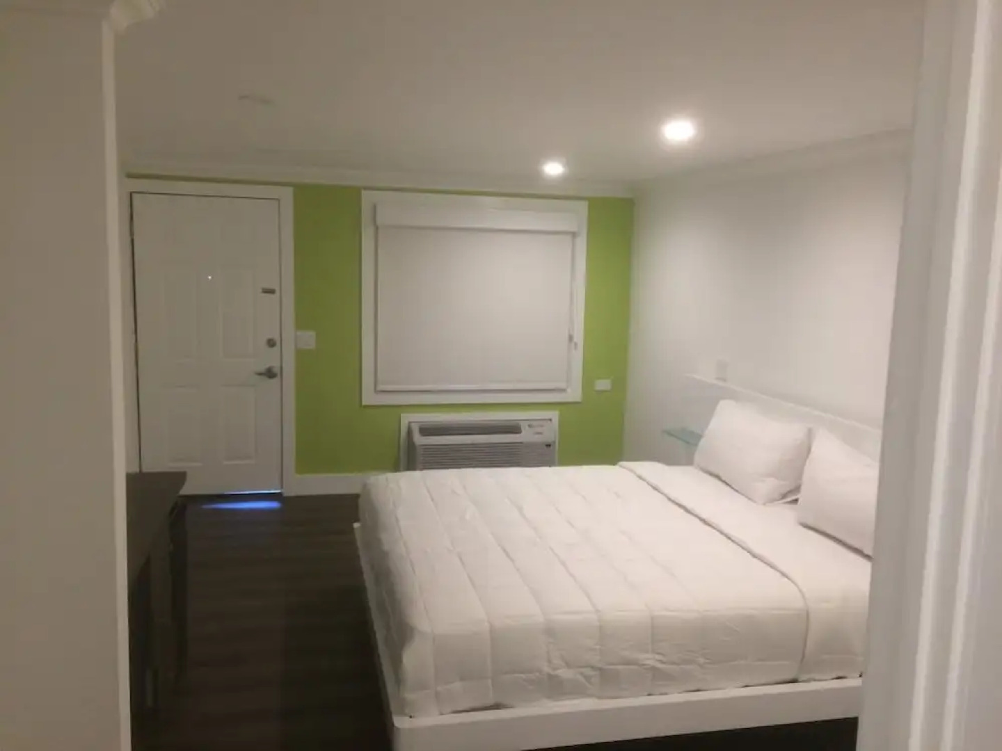 Spinnaker Inn of Naples