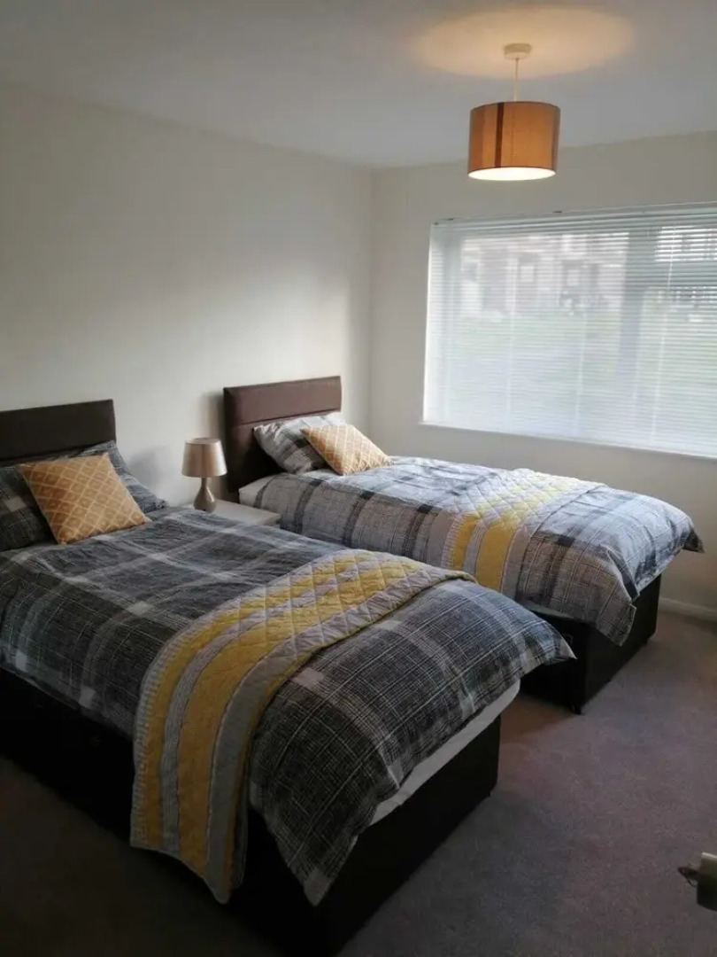 Gatwick Apartments, Direct Link to London