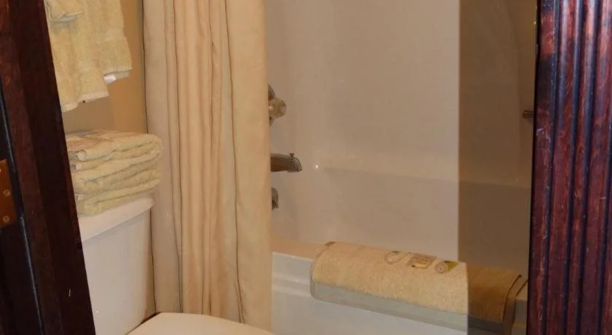 Historic Iron Horse Inn