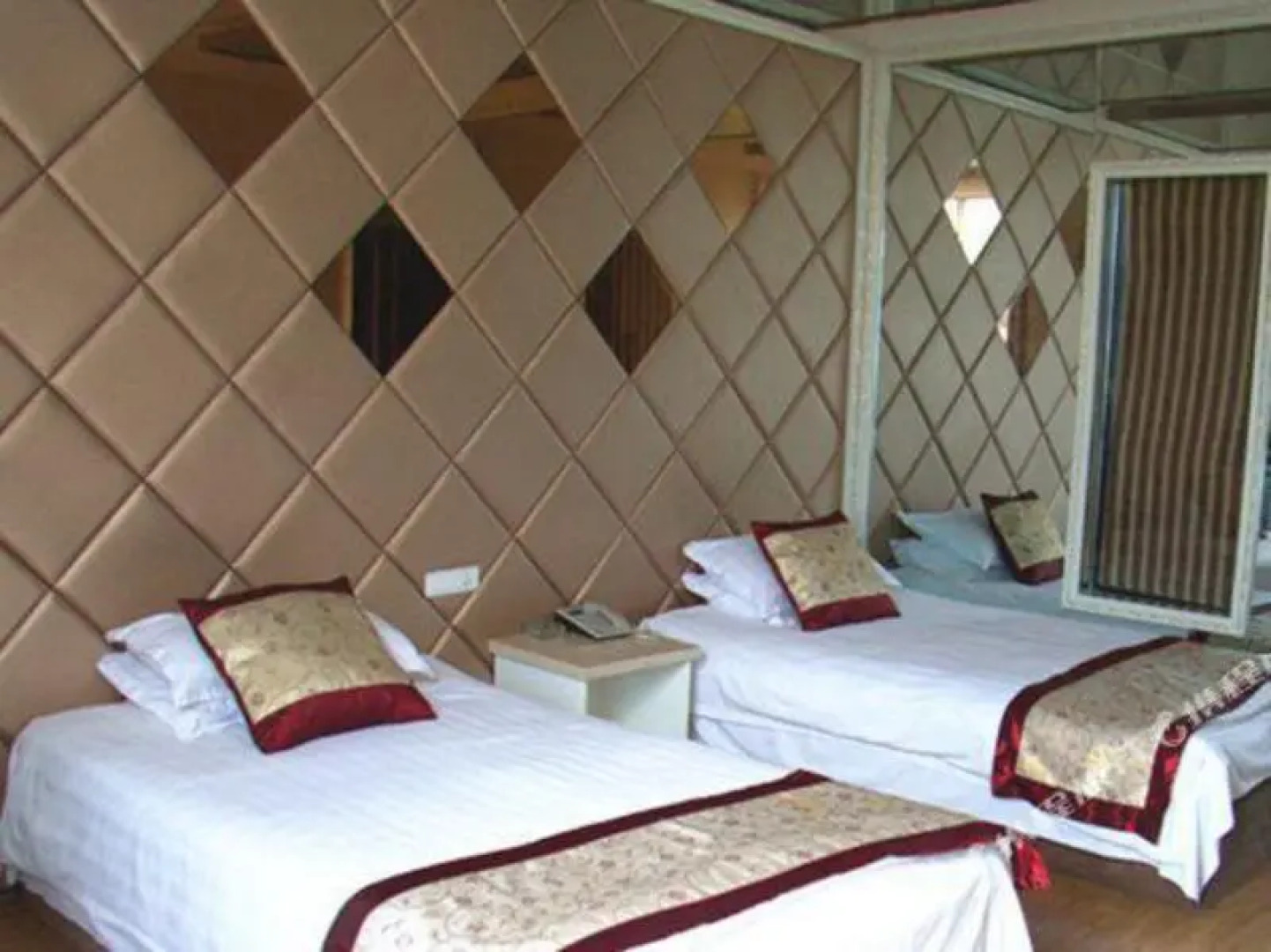 Jianchuan Business Hotel