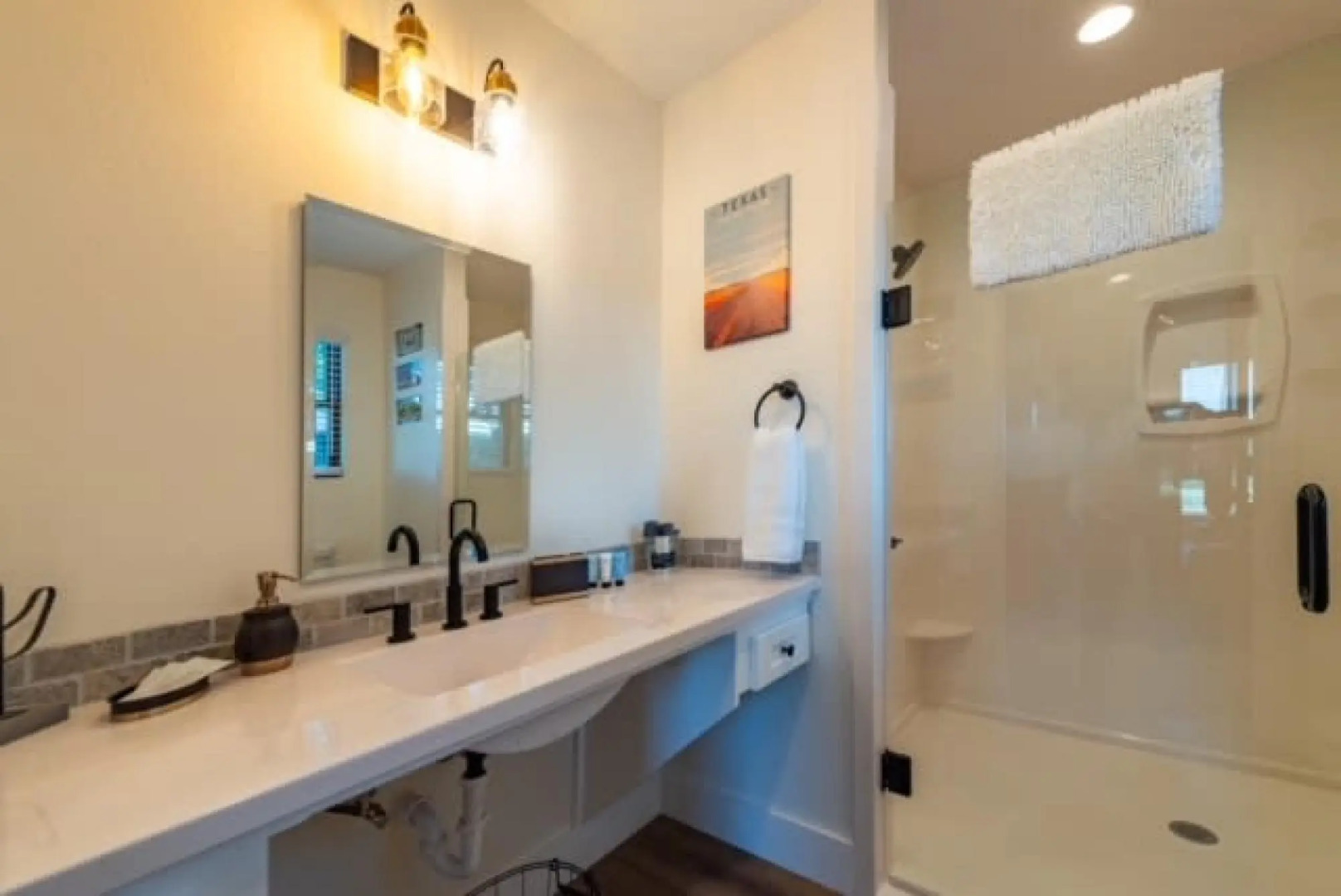 The Roadrunner Cabin 15MIN to Magnolia & Baylor