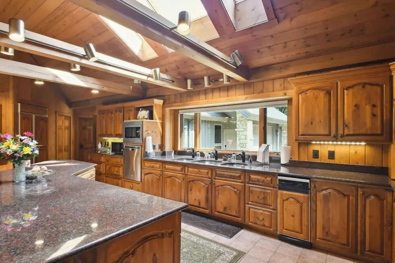 Galena Getaway w/ Hot Tub, Home Theater & More!