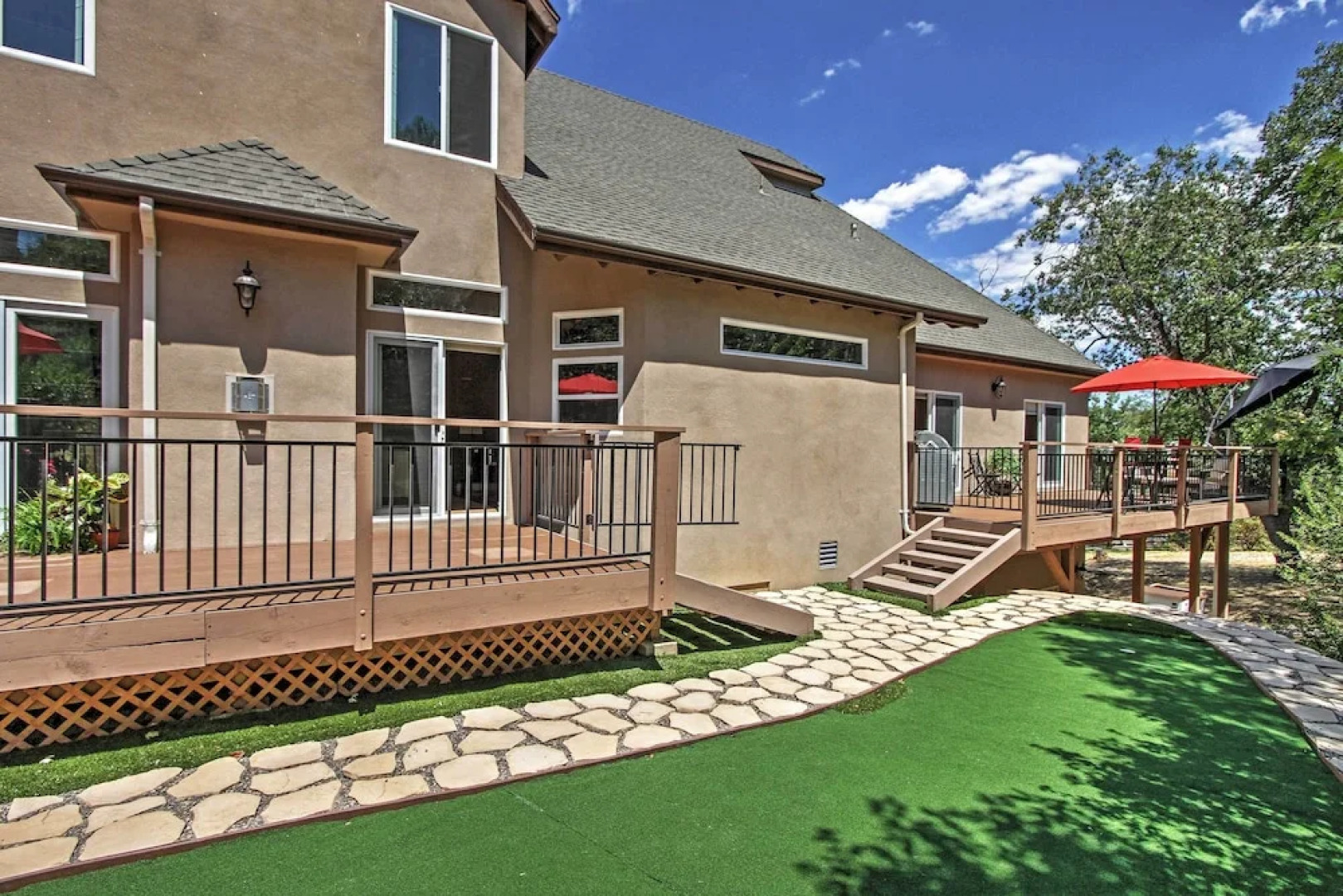 Roomy Home w/ Deck, 5 Mi to Lake Arrowhead Village