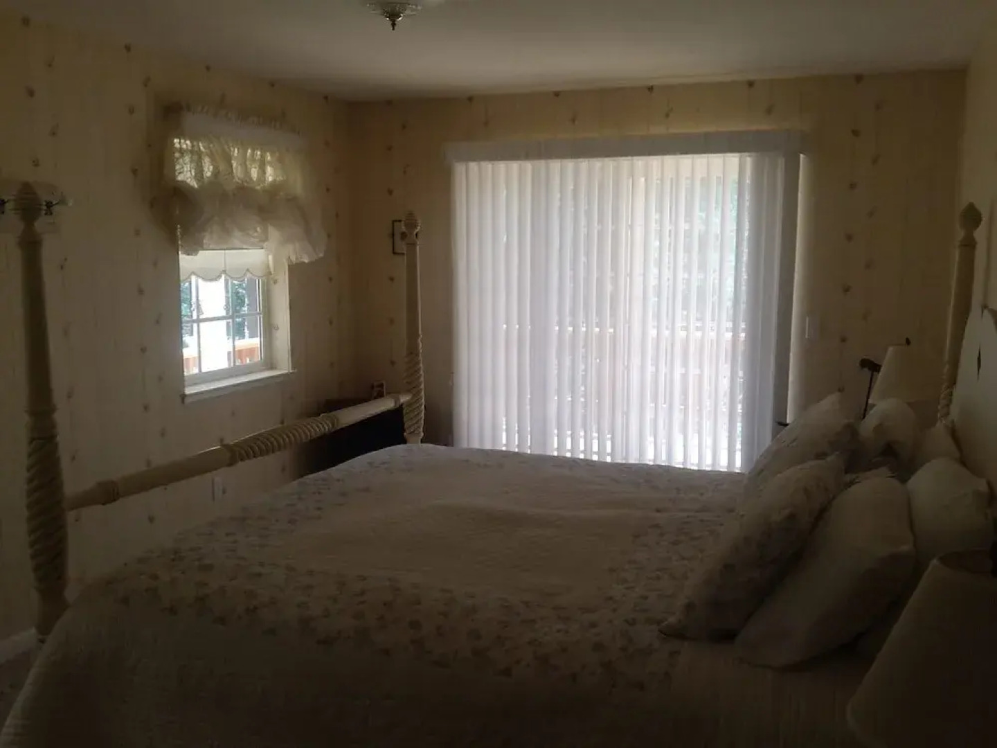 Farmhouse At The Lake 84 3 Bedroom Cabin by Redawning