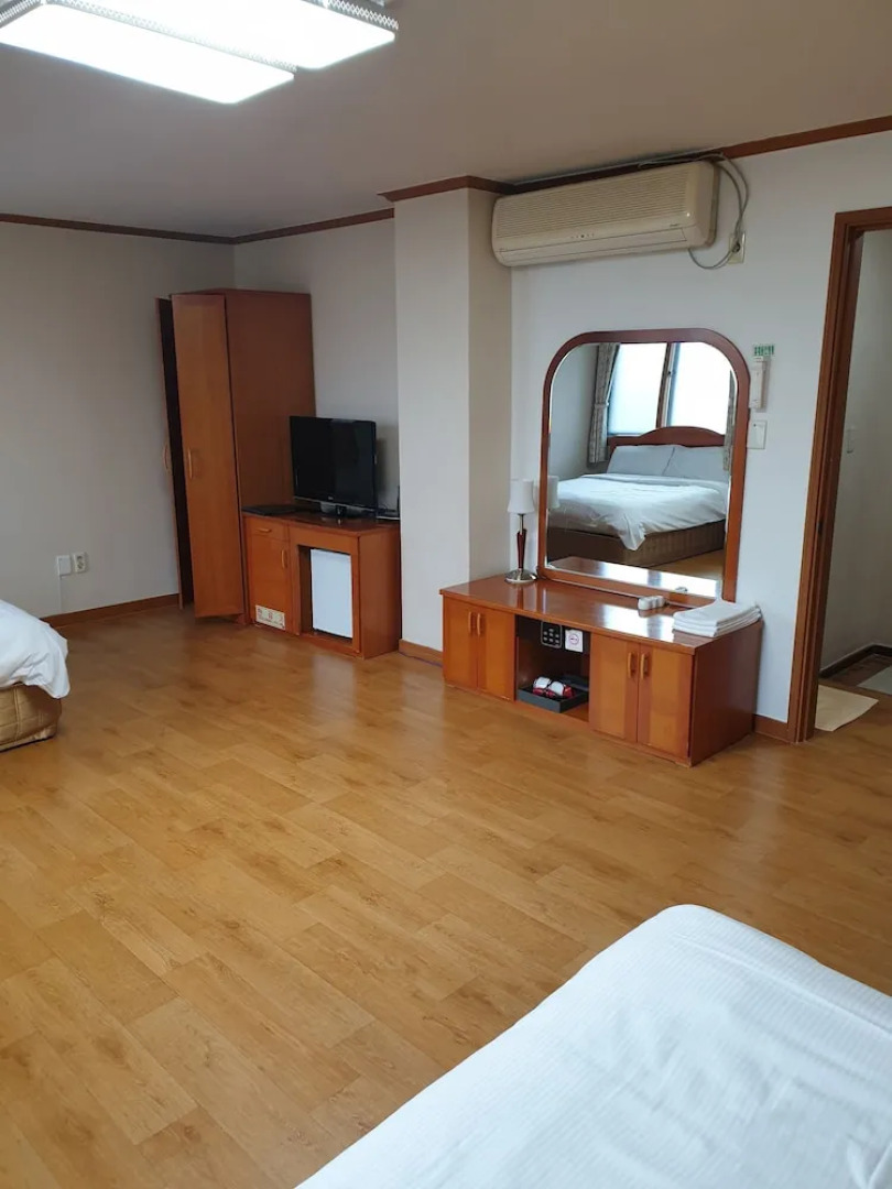 Munkyung Tourist Hotel