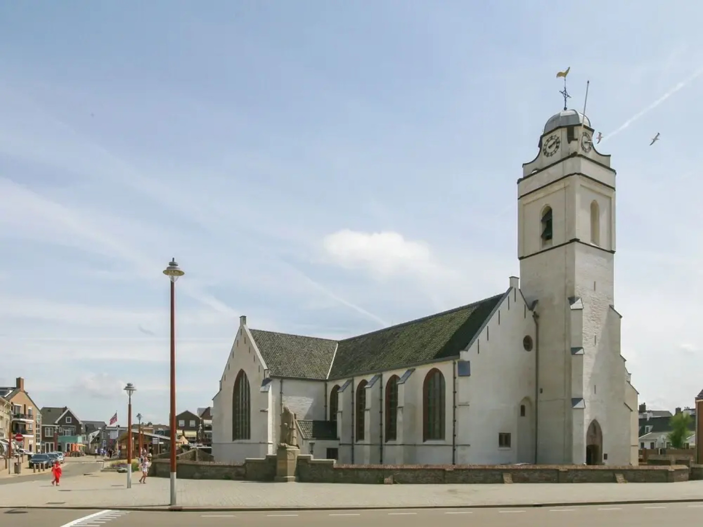 Spacious and Comfortable Holiday Home in Modernised Drive-in House