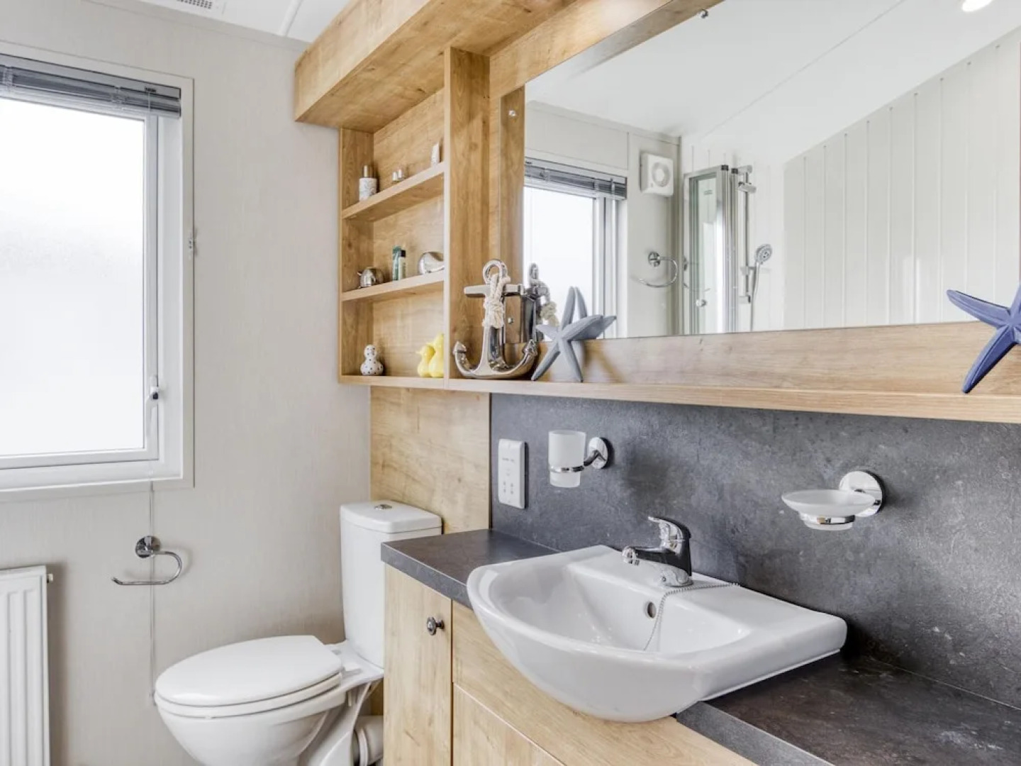 Cosy Home in Hastings With Balcony