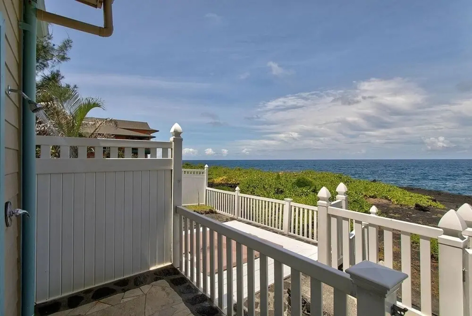 Paradise Ocean View 2 Bedroom Home by RedAwning