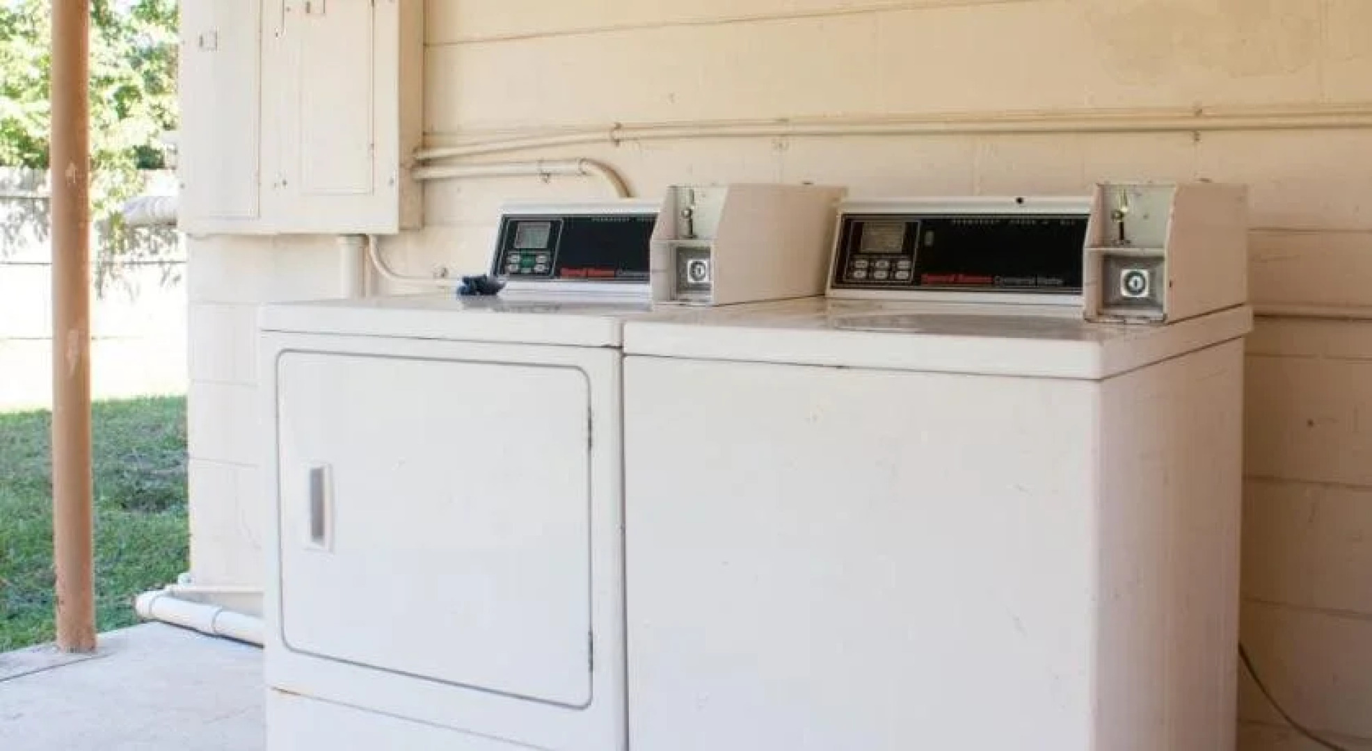 Nassau Holiday Motel