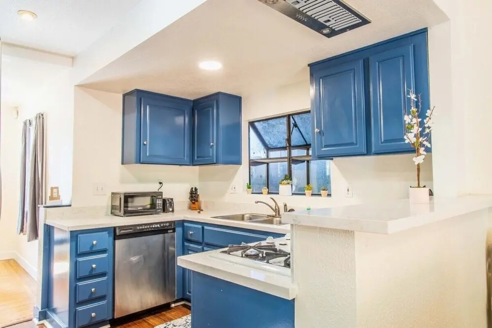 Cozy Oakland 2 Bedroom w/ Backyard