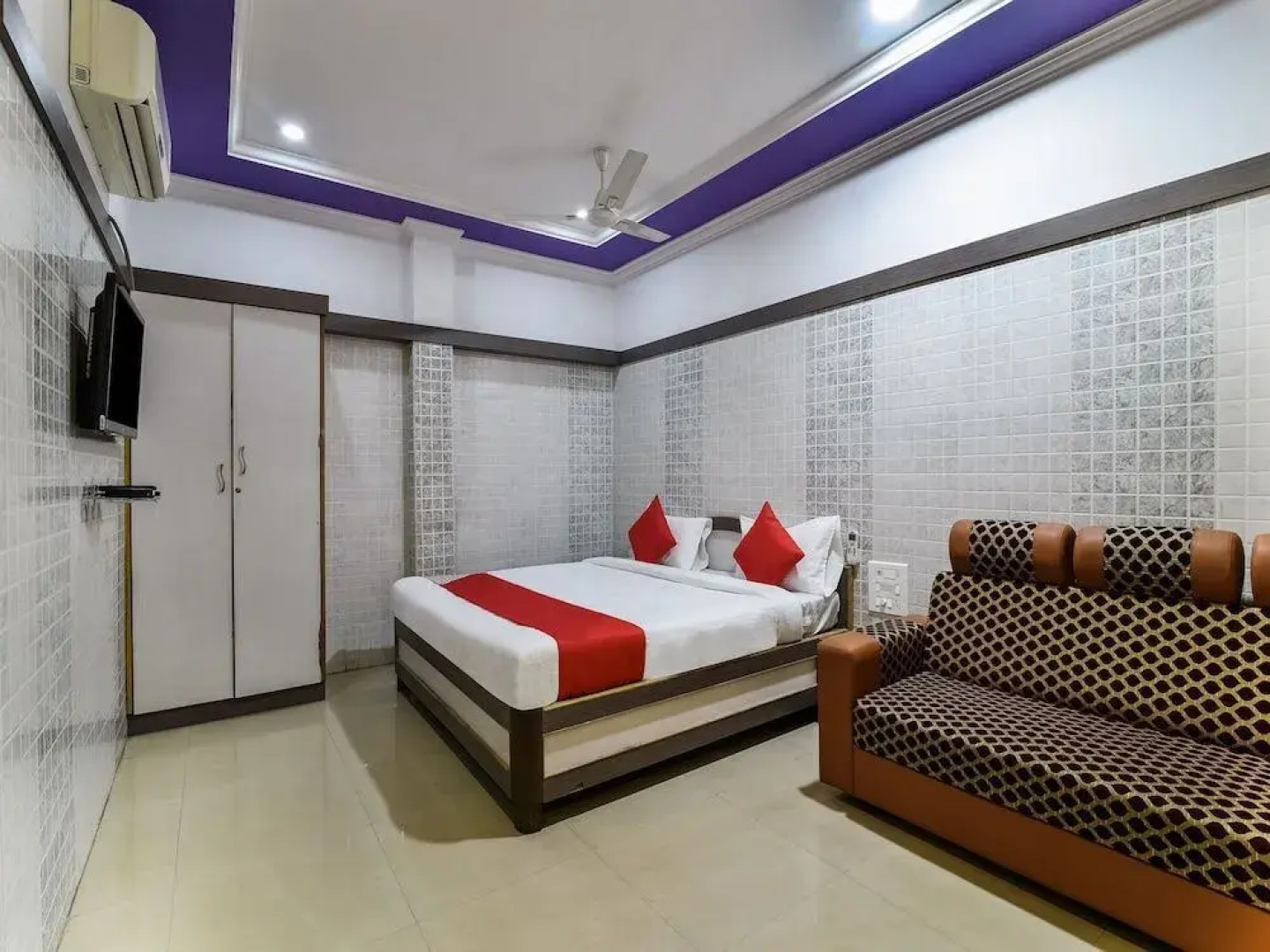 Hotel Jeevan Park by OYO Rooms