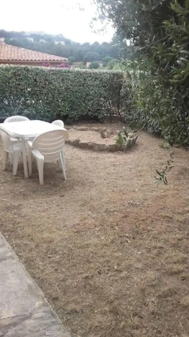 Appartement T2 bas de villa avec jardinet au calme proche mer