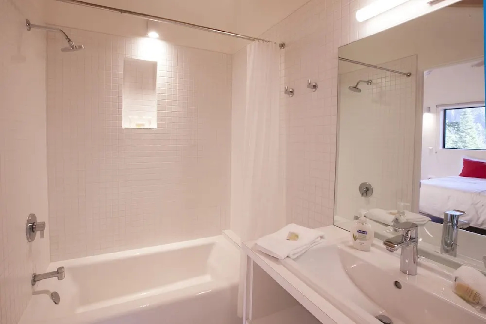 European-style Trapper Mc Nutt Private Home 5 Bedrooms 4 Bathrooms Hom