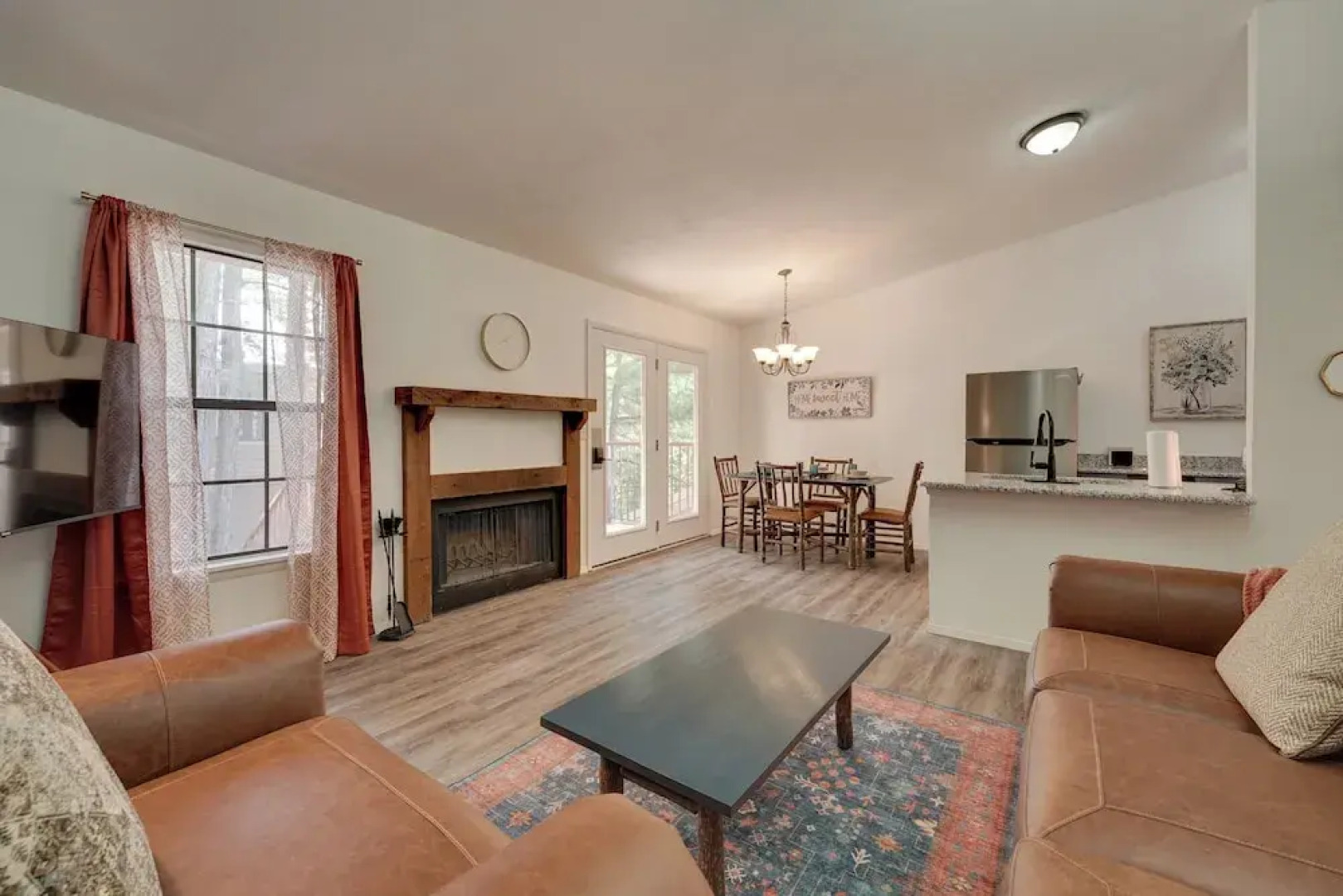 0.5 Mi to Table Rock Lake: Ozark Mountains Cabin