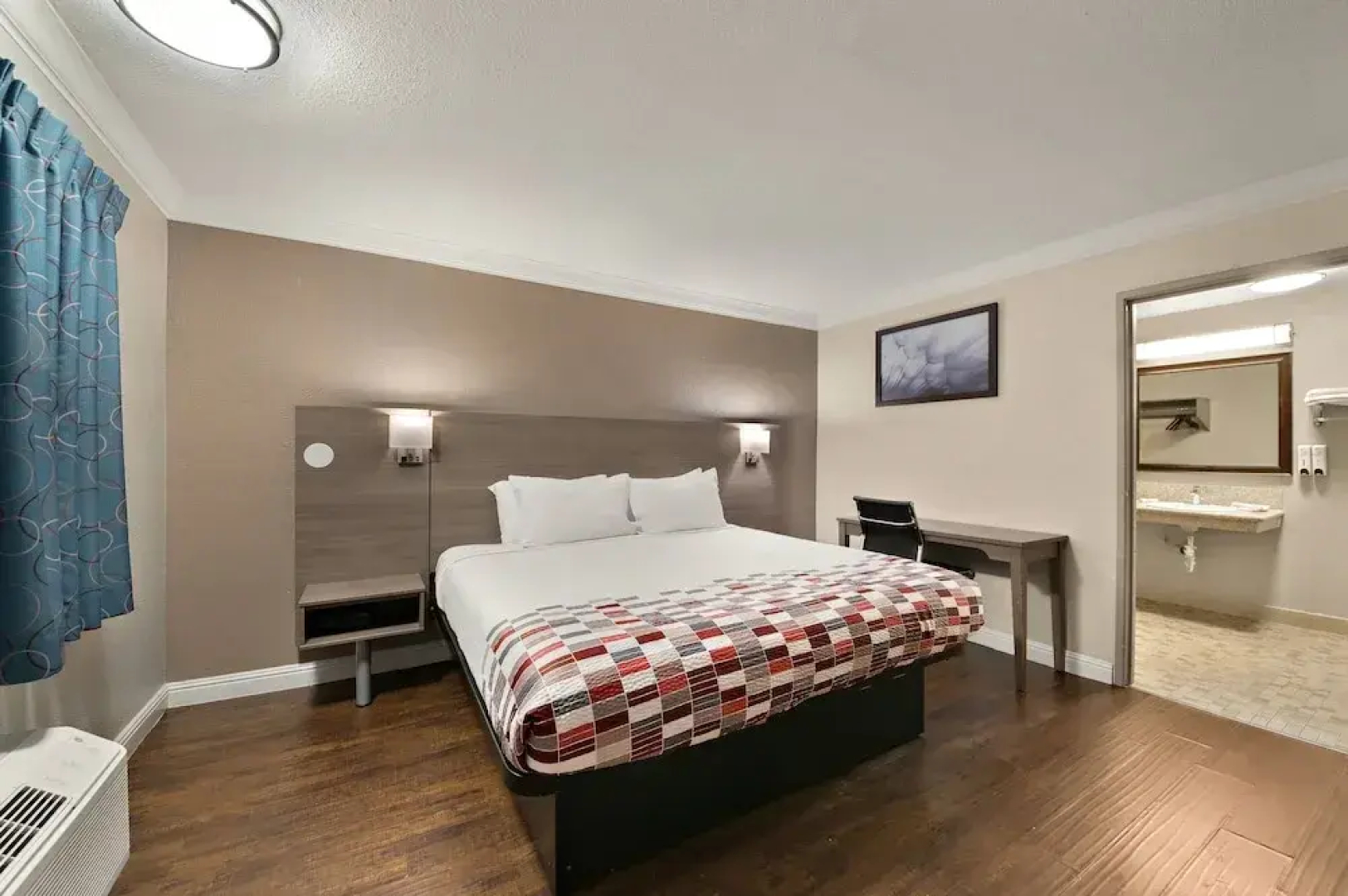 Royalty Inn