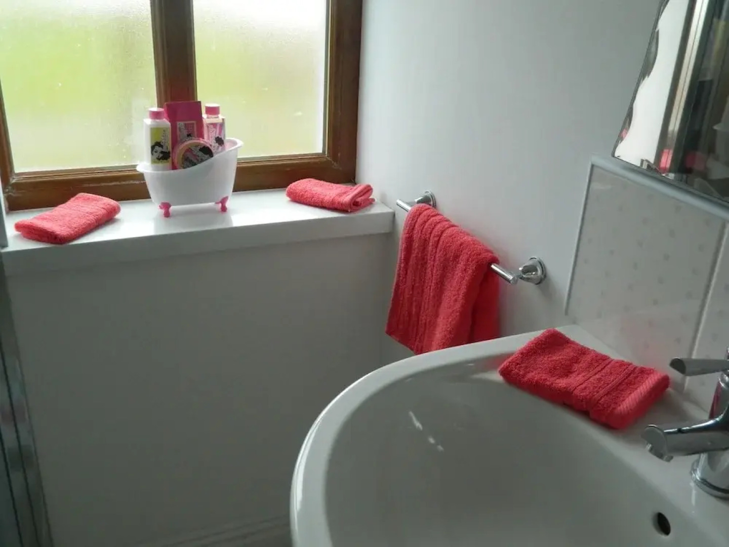 Hookless Holiday Homes