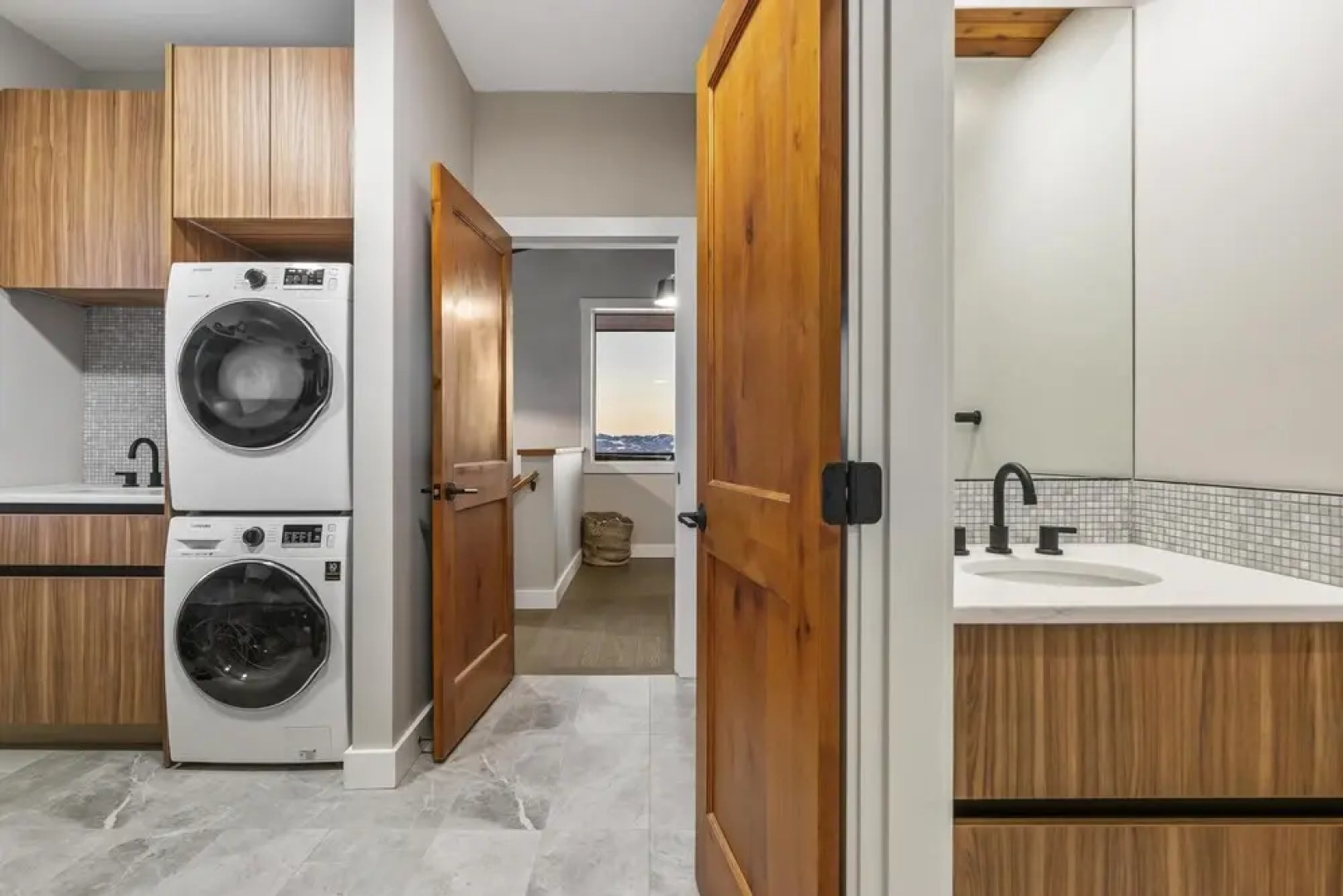 Chalet Monashee-brand New High End W/amazing Views