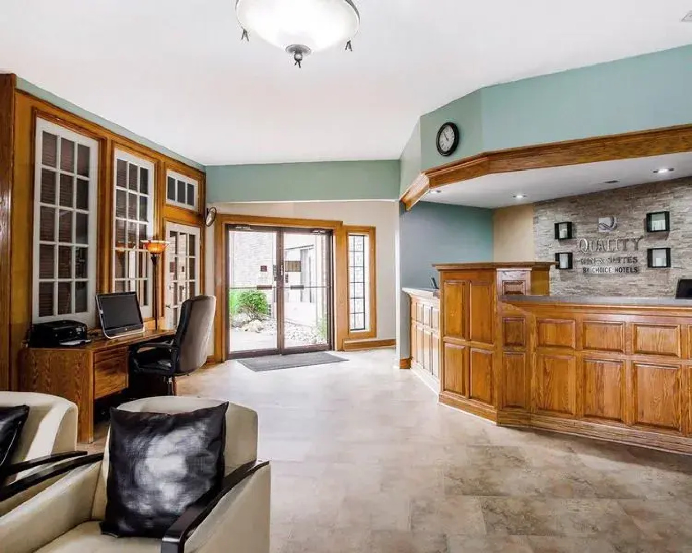 Suburban Studios Kansas City Airport North