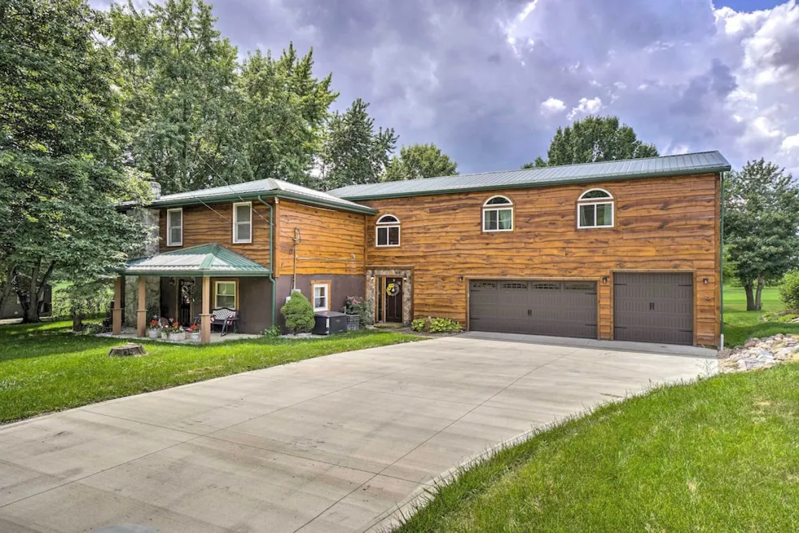 Updated Buckeye Lake Retreat w/ Game Room!