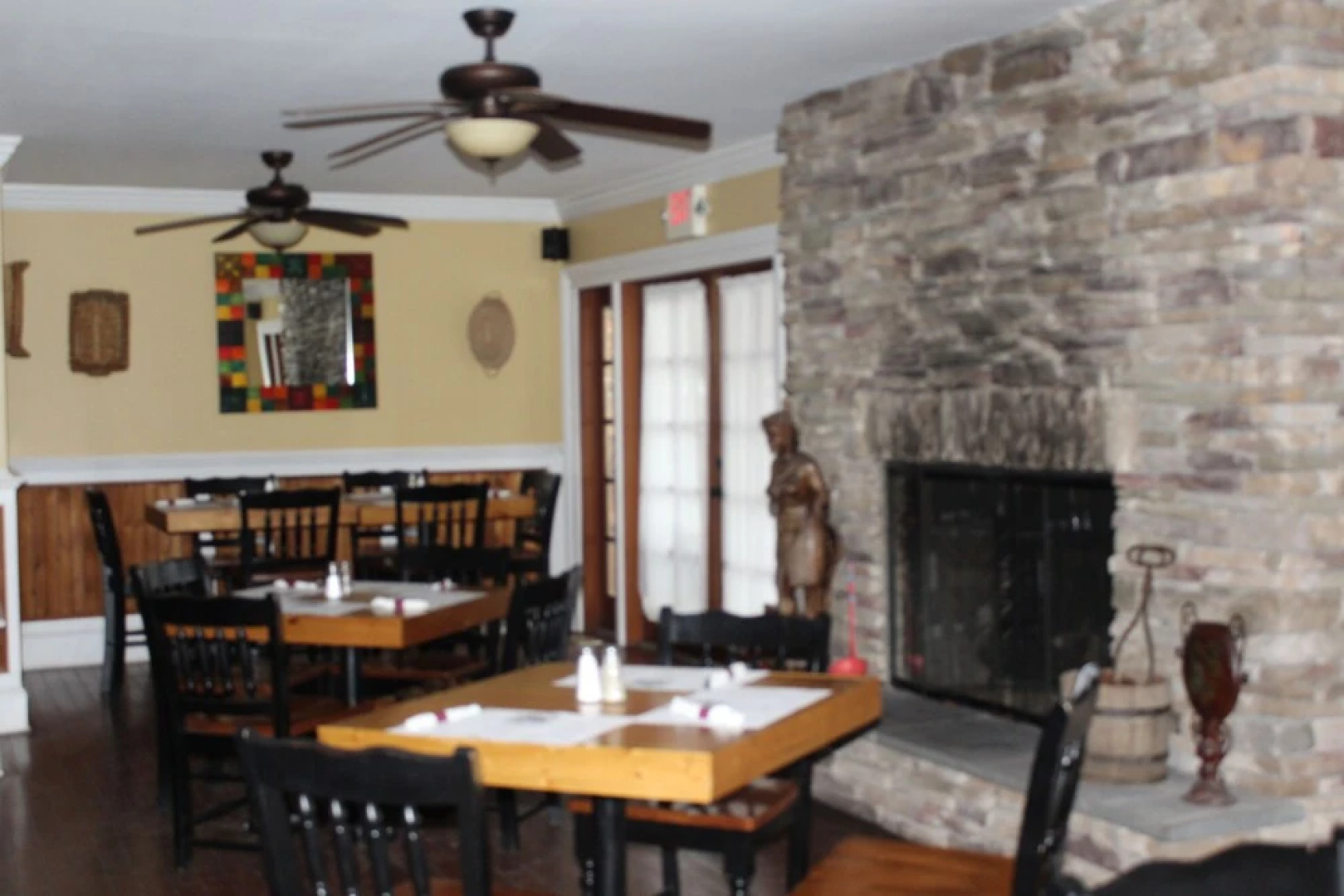 Hammos Pubstaurant and Lodge