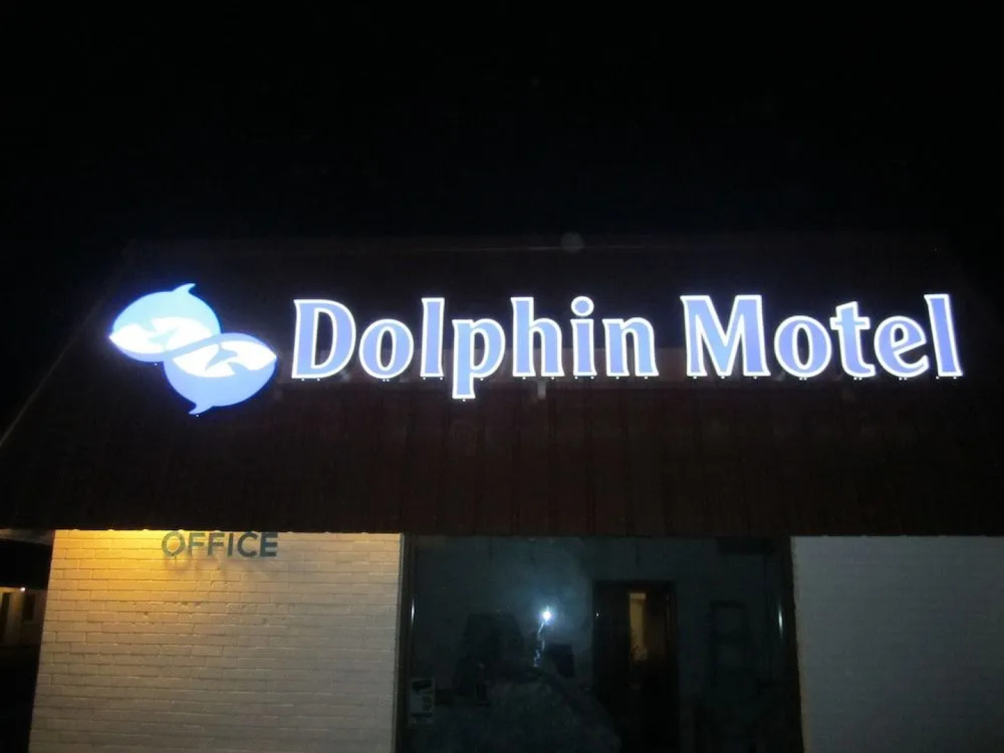 Dolphin Oceanfront Motel