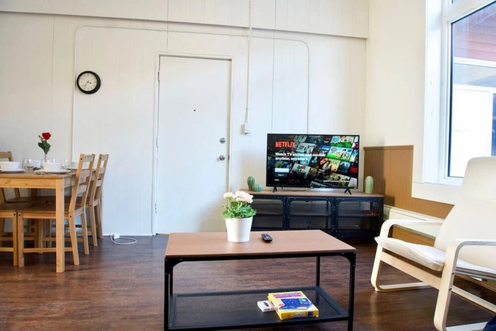 Stunning Large Gorgeous Space DT Parking Coffee