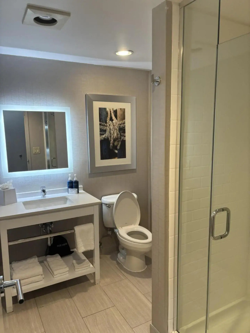 Four Points by Sheraton Charlotte - Lake Norman