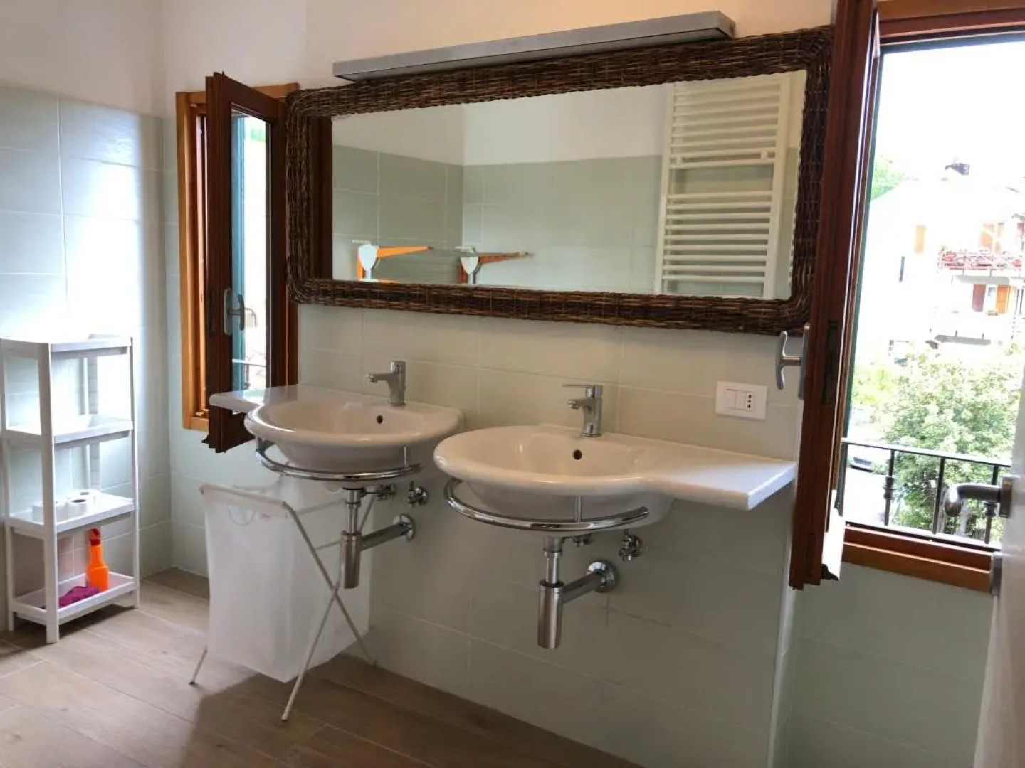 Casa indipendente su due livelli in Liguria-vista mare 6-7 Posti