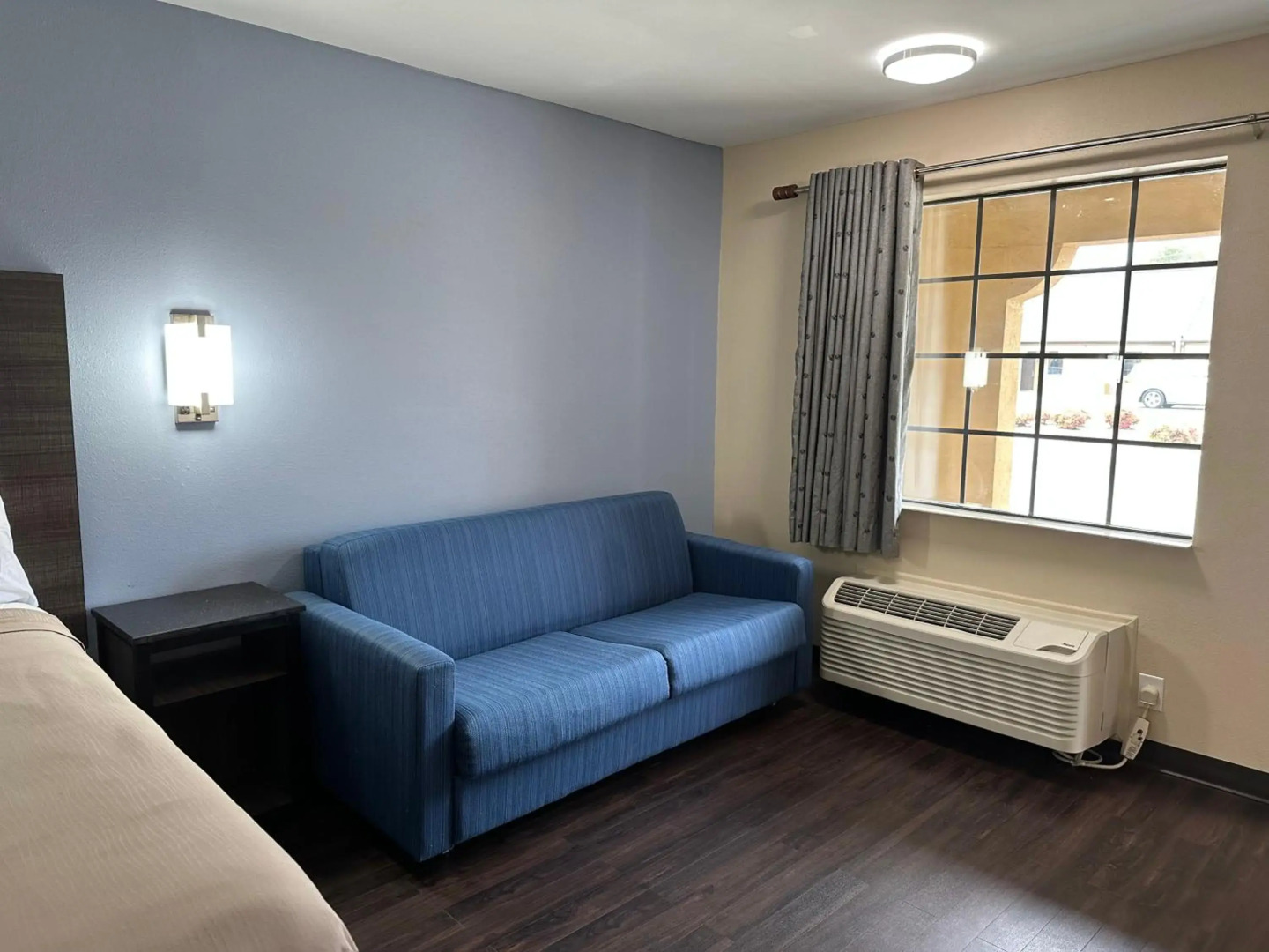 Express Inn & Suites