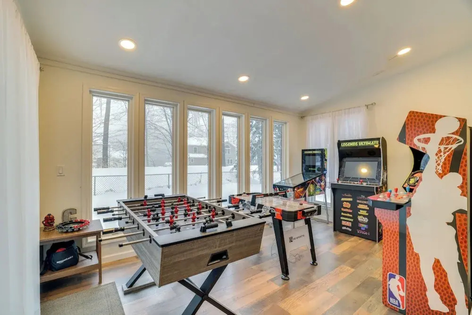 Hot Tub, Fire Pit & Game Room: Tobyhanna Home!